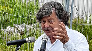 „Kein Regentropfen verlässt das Plangebiet“: Landschaftsarchitekt Johann Senner erläutert das Konzept der „Schwammstadt“.