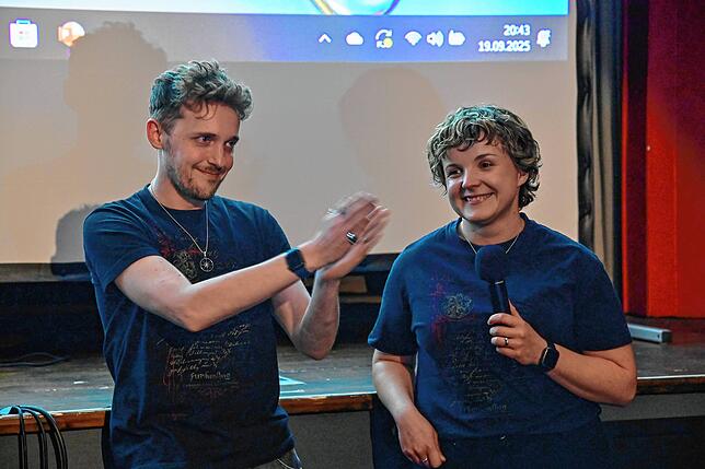 Regisseurin Stephanie Kiewel und Finn Drude, der als Co-Regisseur ebenfalls maßgeblich an der Entstehung des Films beteiligt war, zollen ...