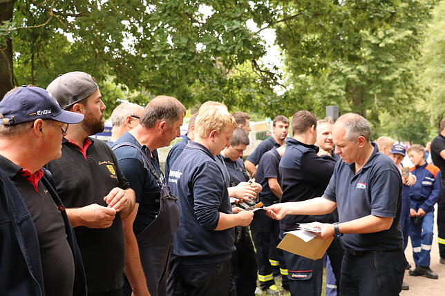 Bild 22: Bilder von der Freiwilligen-Arbeit der Feuerwehr beim Marathon der Gespannfahrer