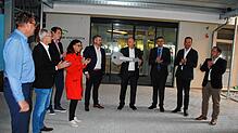 Schlüsselübergabe für den Erweiterungsbau des Klinikums Hochrhein (von links): Pflegedirektor Frank Müller, Ärztlicher Direktor ...