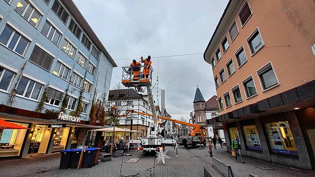 Etwas trüb wirkt das Bild in der Singener Fußgängerzone, wo am Montag alles andere als großer Andrang herrschte. Derweil wird die ...