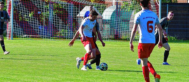 Bild 13: SV Jestetten gewinnt Kellerderby mit 2:1 gegen den FC Hochrhein – und wir haben Fotos!