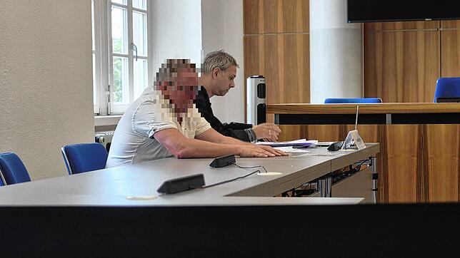 Für den Angeklagten und seinen Verteidiger stand ein weiterer, zäher Prozesstag an. Dies zum Teil selbstverschuldet, zumindest laut der ...