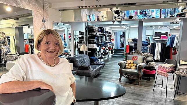 Seit 44 Jahren die erste Adresse für Damenmode: Elsbeth Lauber in ihrer Boutique in der Wehrer Hauptstraße. Foto: Sigrid Schneider