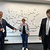 Bürgermeister Michael Scharf übergibt persönlich Bonndorfer Anträge für Holz-Nasslagerplätze an die Leiterin des Amts für Umweltschutz ...
