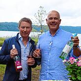 Ferdinand Sailer vom Winzerverein Hagnau (links) und Manfred Aufricht vom Weingut Aufricht freuen sich auf das neue Fest direkt am Seeufer.