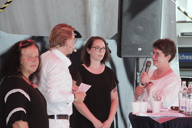 Bea Gabele, Ingo Lenßen, Diana Alt und Petra Martin Schweizer (v.l.) im Gespräch auf dem Podium.