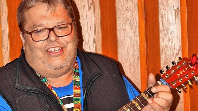 Norbert Staller singt gerne selbsterdachte Lieder über Alltägliches.