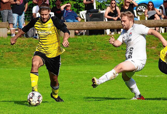 Bild 17: SV Eichsel muss gegen den FC Huttingen mit einem 1:1 zufrieden sein &ndash; und wir haben die Bilder!