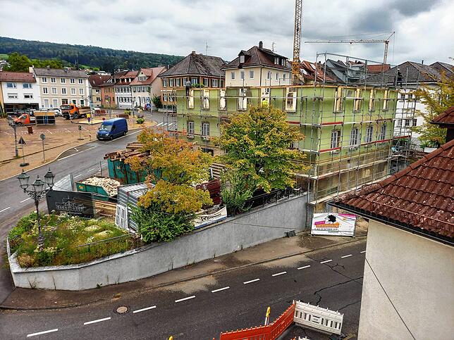 Der „Adler“ im September 2024, ohne Dach und als Torso. In gerade einmal vier Monaten wurde ein weiteres Geschoss auf das Gebäude ...