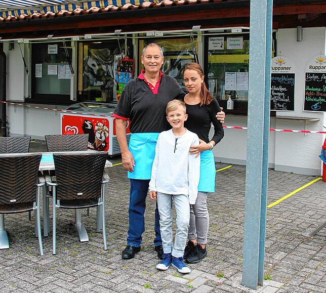 Die Burghardts vom Strandbadbistro Dingelsdorf: Vater Karl-Heinz, Tochter Natascha und Enkel Noah.