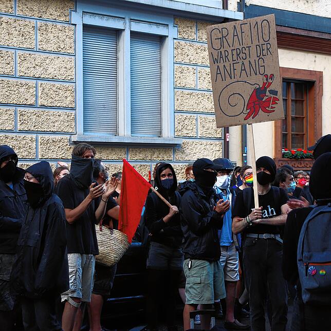Die Gruppe Grafi10 rief nach der Räumung des von ihnen besetzten Hauses in der Markgrafenstraße zu einer spontanen Demonstration auf. ...