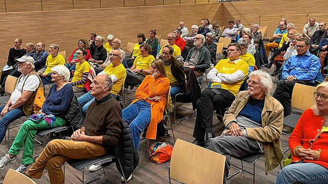 Viele Überlinger wollten hören, wie ihre Stadt konkret den Klimaschutz vorantreibt. Es hagelt unter anderem Kritik, weil es zwar Ideen ...