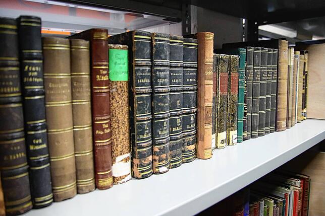 Bücher aus der Bibliothek des Dichters Joseph Victor von Scheffel
