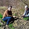 Nils Behr (links) und Henriette Steyer stehen für die künftigen Pächter als Ansprechpartner zum Thema Nachbarschaftsgarten zur Verfügung.