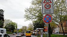 So soll es sein: Der Bus kommt und die Bushaltebucht ist frei, sodass die Fahrgäste sicher und problemlos aus- oder einsteigen können. ...