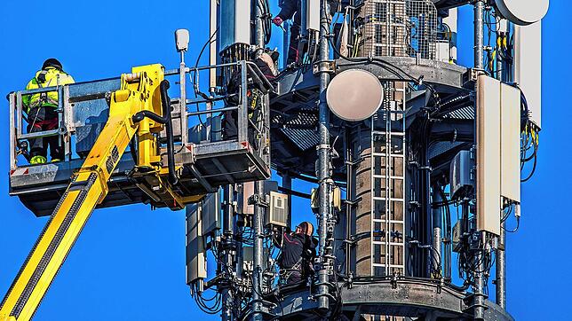 Ein neuer Funkmast wird in Rengetsweiler im Gewann Randen aufgebaut. Der Technische Ausschuss genehmigte den Bau. Das Bild zeigt den ...