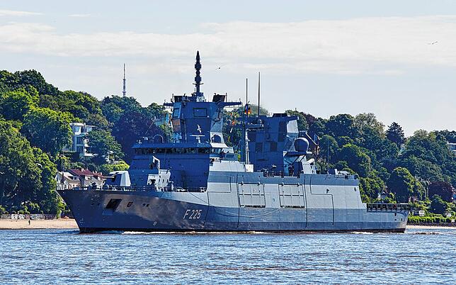 Die Deutsche Marine &ndash; hier eine moderne Fregatte &ndash; wartet selbst auf neue Schiffe.