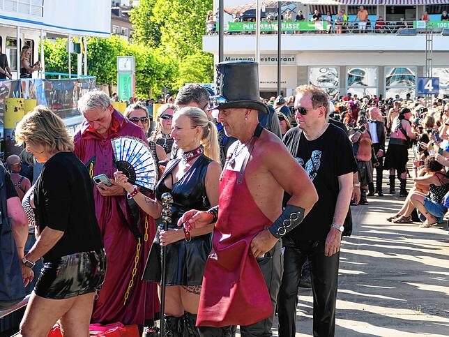 Bild 27: Das Torture Ship legt wieder ab: Die besten Bilder der BDSM- und Fetischfreunde am Bodensee