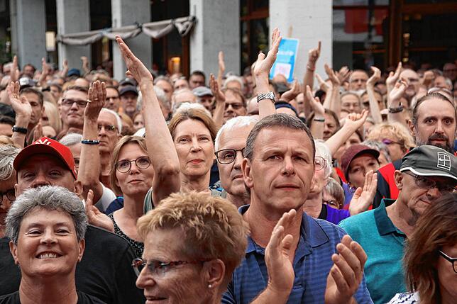 Bild 37: BAP beim Stimmenfestival 2025: Kölner Kultrocker heizen dem Publikum ein - das sind die Bilder