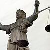 Wegen des Vorwurfs sich illegal Vermögen beschafft zu haben stehen derzeit zwei Geschäftsführer eines Autohauses vor dem Konstanzer ...