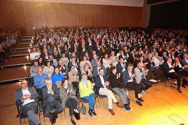 Die Singener Stadthalle war zur Abendveranstaltung voll besetzt.