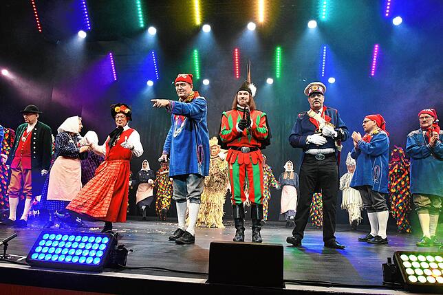 Bild 1: Narrenspiegel der Poppele 2024: Die Bilder aus der Stadthalle Singen
