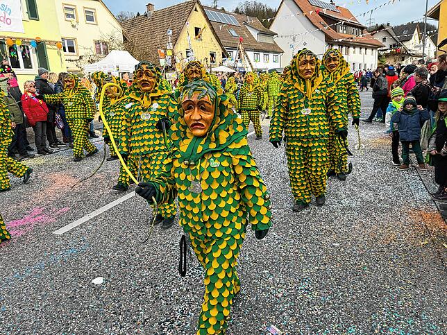 Bild 31: Narren feiern ausgelassen &ndash; Bilder vom Umzug (Teil 2)