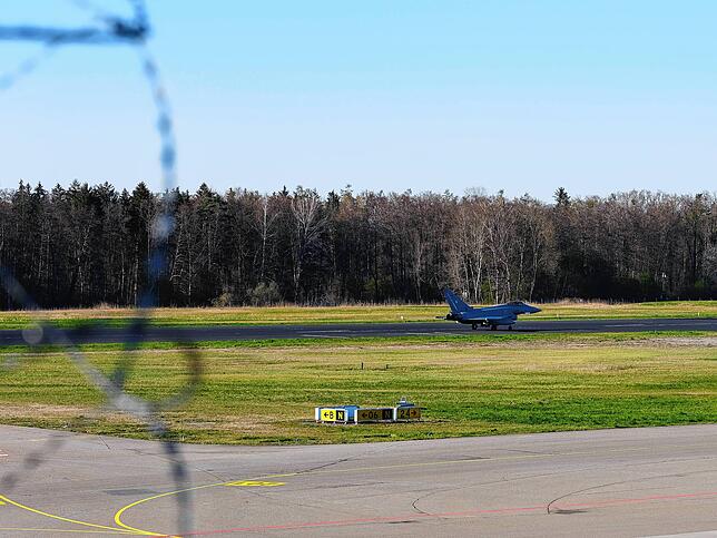 Bild 6: Landung eines Eurofighters am Bodensee Airport: Ein überraschendes Ereignis für alle - Hier die Bilder!
