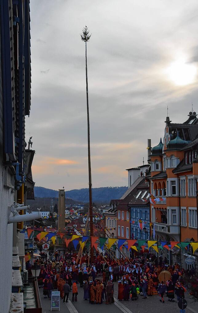 Bild 21: Bilder vom Narrenbaum-Setzen in Stockach Teil 2