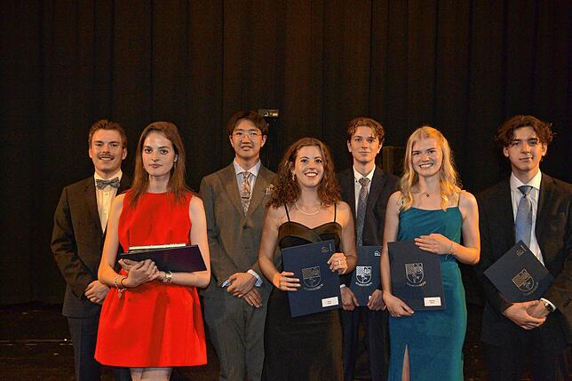 Abschluss mit Traumnote 1,0: Linus Bölte, Cynthia Zerfowski, Zhiqiao Wang, Chiara Gerth, Laurin Sperling, Maria Nießing, Daniel Schelle ...