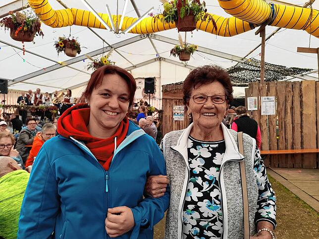 Bild 6: Das Erntedankfest in Hecheln zieht viele Menschen aus dem Umland in die Gemeinde Mühlingen
