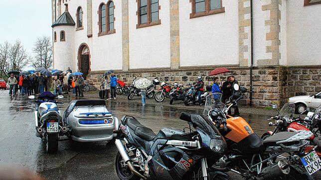 Aufgrund der Corona-Pandemie wird der Eröffnungs-Wallfahrtsgottesdienst mit anschließender Fahrzeugweihe an der Wallfahrtskirche ...
