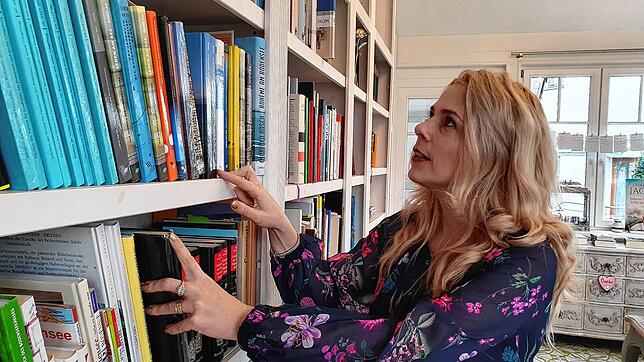 Bücher bis unter die Decke: Das ganze Haus von Eva-Maria Bast atmet Literatur.