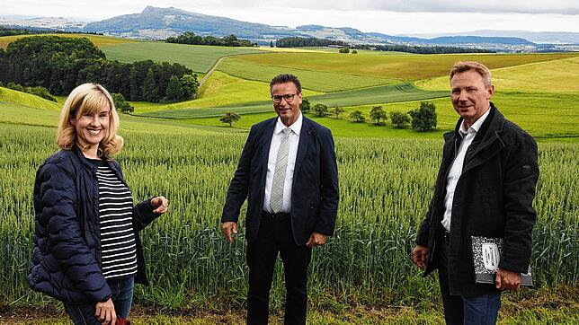 Sie sind sich grün: Heike Kornmayer und Tobias Hermann wollen dahin, wo Peter Hauk (Mitte) schon ist. Das Bild zeigt die beiden ...