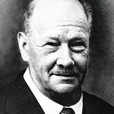 Firmengründer Emil Stengele begann 1920 in der Gradebergstraße in einer sehr kleinen Werkstatt Möbel zu bauen. Wenig später zog er ins ...