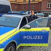 Heike Gaiser an ihrem Streifenwagen in Konstanz. Sie und ihre Kollegen sind immer mindestens zu zweit unterwegs, um sich gegenseitig zu ...