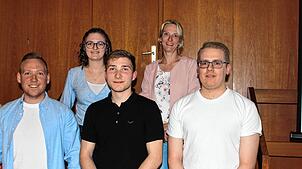 Die gewählten Vorstandsmitglieder des Akkordeon-Orchesters Klettgau (von links): Raphael Stoll Jugendwart, Simone Zölle Vorsitzende, ...