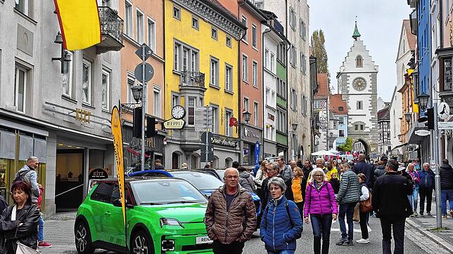 In den Einkaufsstraßen wie hier in der Franziskaner Straße herrschte beim gestrigen vom Wirtschaftsverbund Überlingen veranstalteten ...