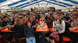 Fünf Tage Blütenfest: Die traditionellen Frühschoppen sind wieder ein willkommenes Ziel für Einheimische und Ausflügler. Das Blütenfest ...