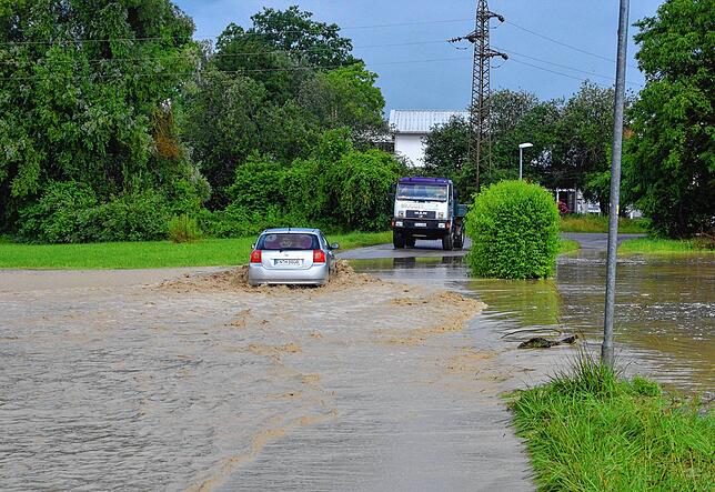 Bild 17: Bilder vom Unwetter in Markdorf: Evakuierung des Campingplatzes
