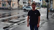 Nikolas Baur ist froh, wenn die Ringstraße (hier bei der Kreuzung Freiheitstraße) auch in eine Tempo-30-Zone verwandelt wird. Bild: ...