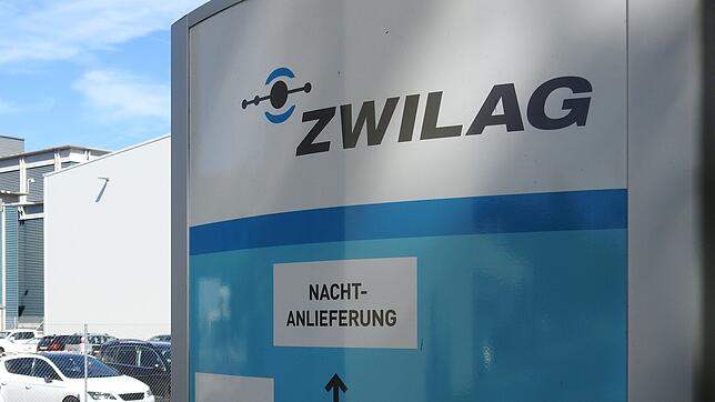 Drei Transport- und Lagerbehälter mit je 69 ausgedienten Brennelementen sind in Würenlingen angekommen.