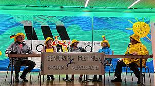 Beim Senioren-Meeting an Birndorfs Nordseeküste werden einige Anekdoten ausgetauscht. Die Besucher sind begeistert. Bild: Daniela Ebner