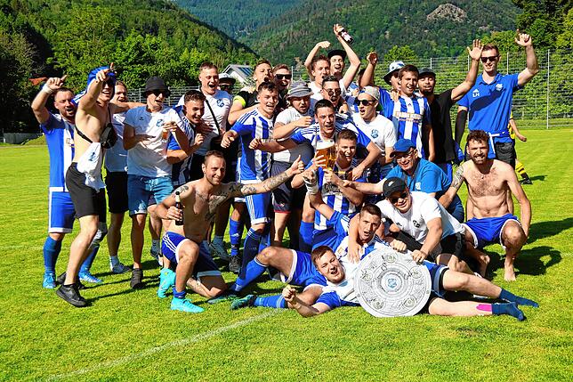 Bild 1: SV Karsau schießt sich mit 14:0 bei der Spvgg. Utzenfeld zum Titel &ndash; und wir haben Bilder!