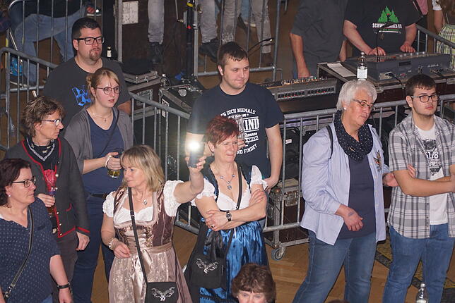 Bild 15: Mit Polonaisen und Ballermann-Feeling durch den Saal &ndash; Bilder der Dorfrocker in Löffingen