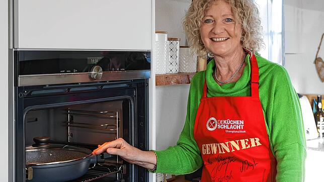 Cordula Pollok, Siegerin der Champions-Woche bei der Küchenschlacht zuhause in der in heimischen Küche. Hier probiert sie gerne neue ...