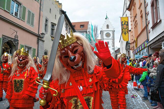 Die Überlinger Löwen feiern ihr 25. Jubiläum am Fasnetssonntag mit einem großen, bunten Umzug durch die Überlinger Altstadt. Bilder: ...