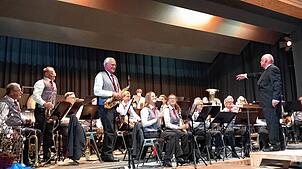 Brilliante Soli des Musikvereins Harmonie Lottstetten (von links): Markus Rehm, Jörg Wagner und Dirigent Martin Weiss begeistern das ...