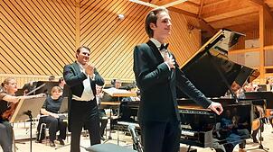 Dirigent Gabriel Venzago (links) und Pianist Yoav Levanon. Foto: Hartmut Ferenschild